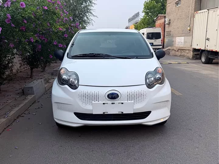 BYD e1