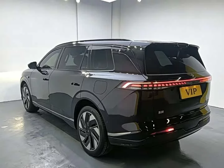 Dongfeng eπ008