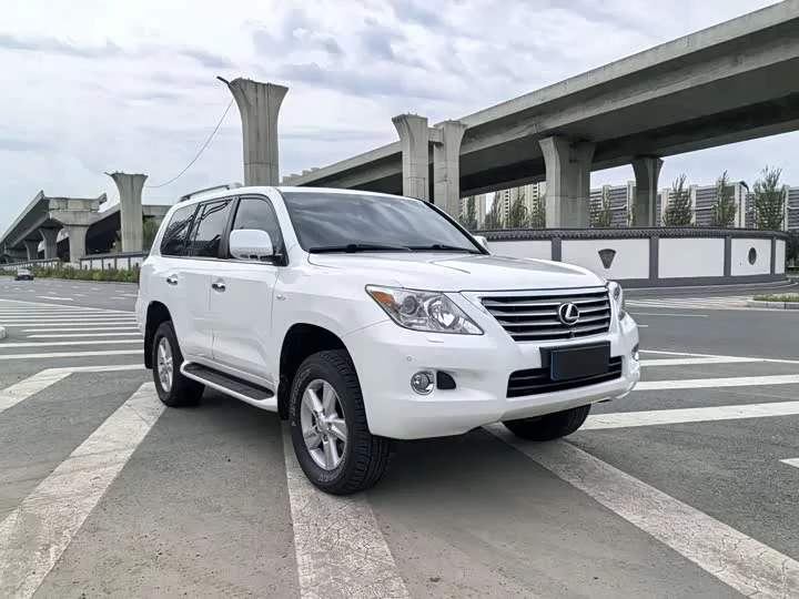Lexus LX