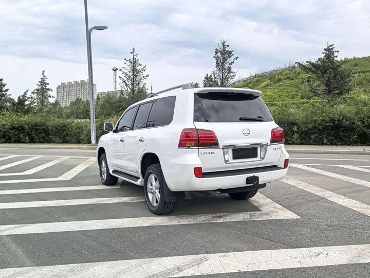 Lexus LX