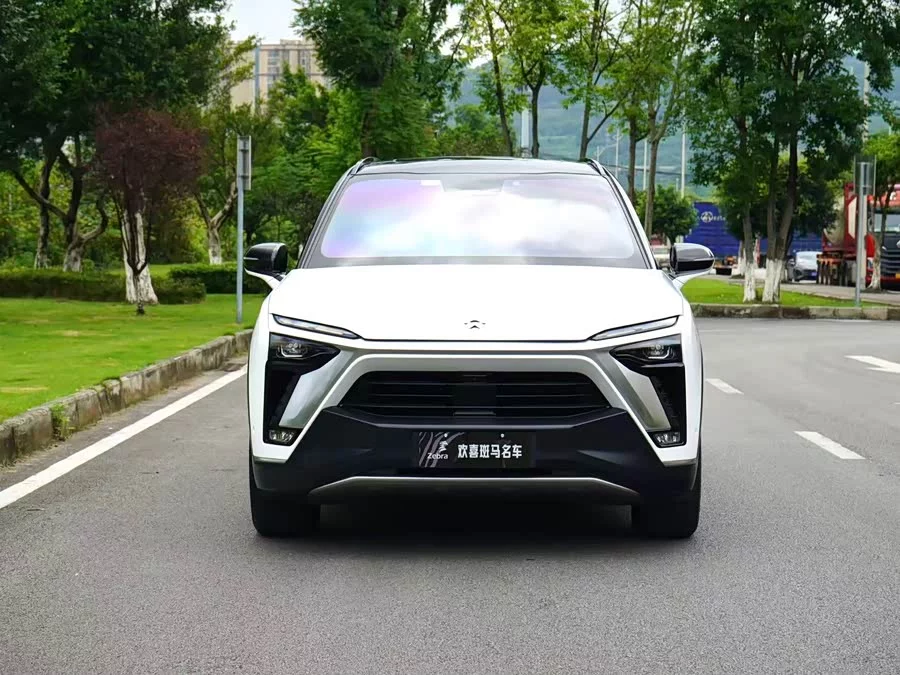 NIO ES8