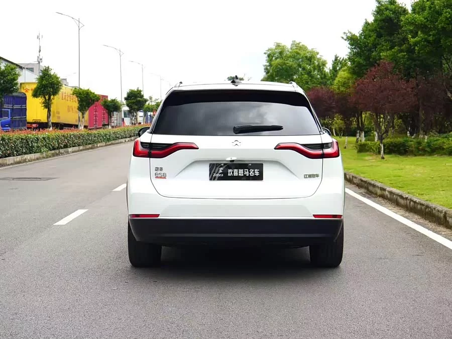 NIO ES8