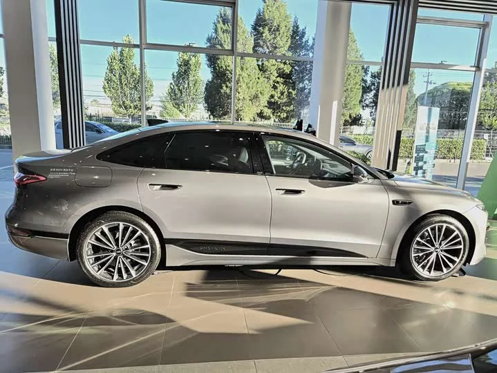 Audi A6L e-tron