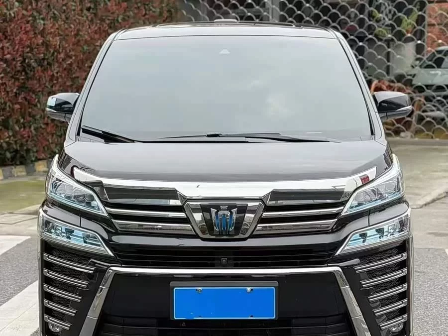 Toyota Crown Vellfire