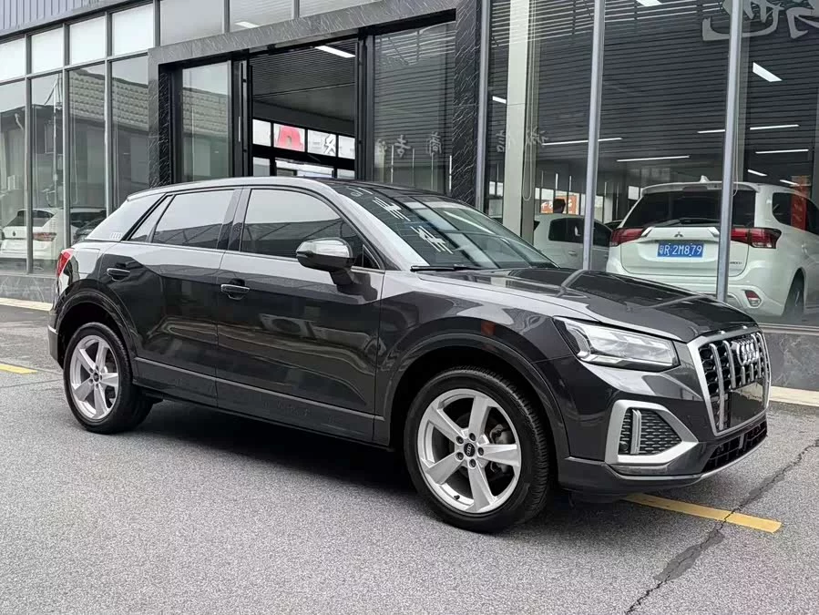 Audi Q2L