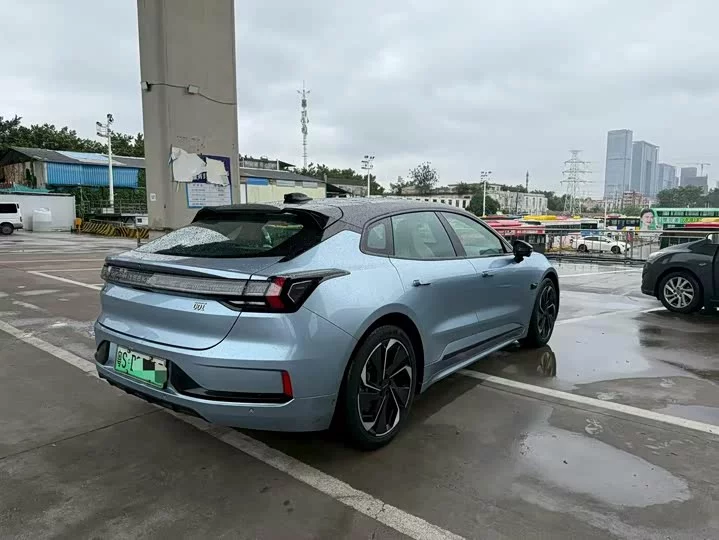ZEEKR 001