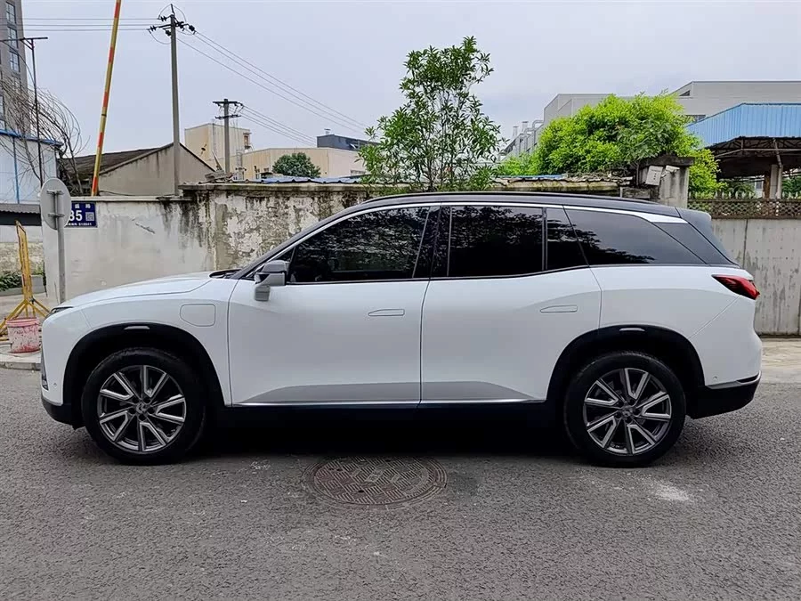 NIO ES8
