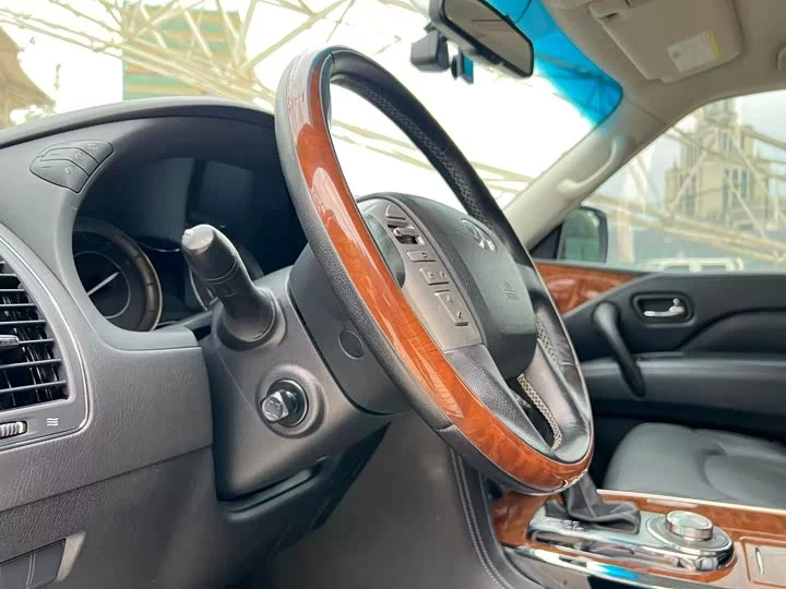 Infiniti QX80