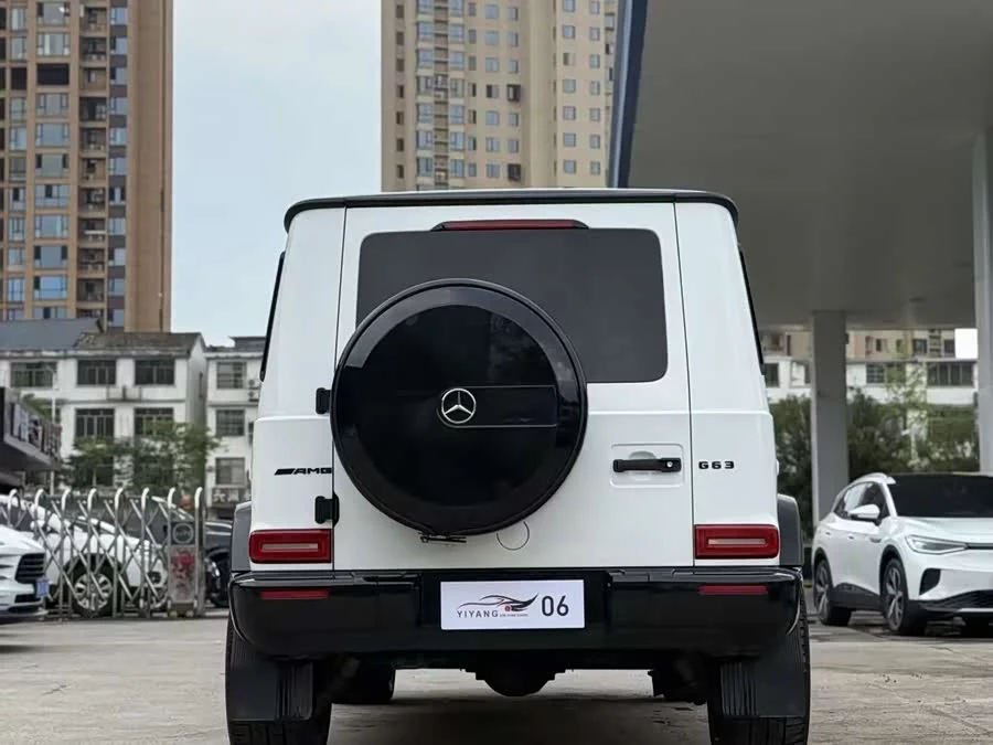 Mercedes Benz G-rated