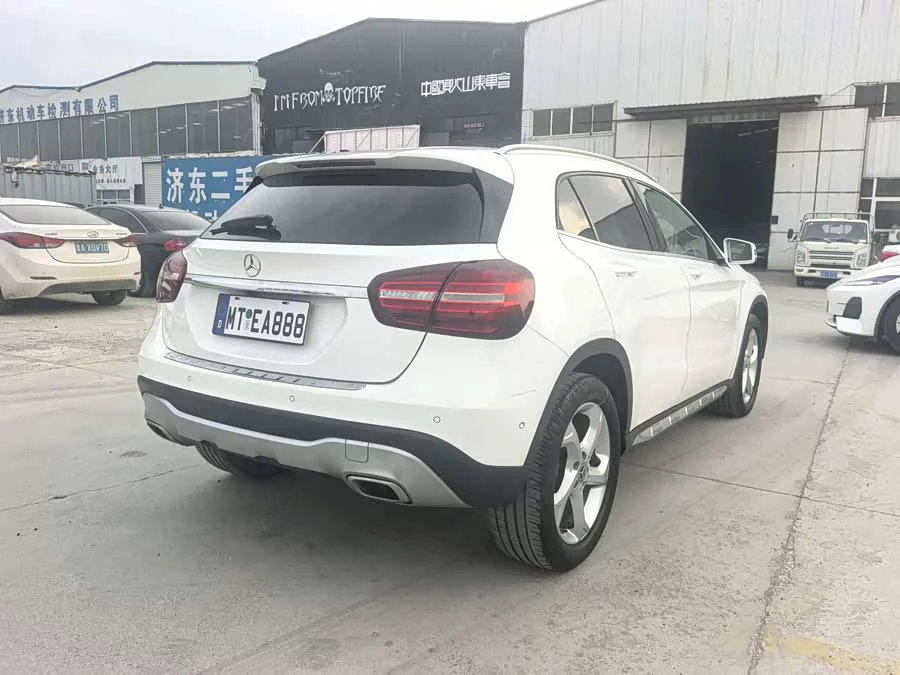 Mercedes Benz GLA