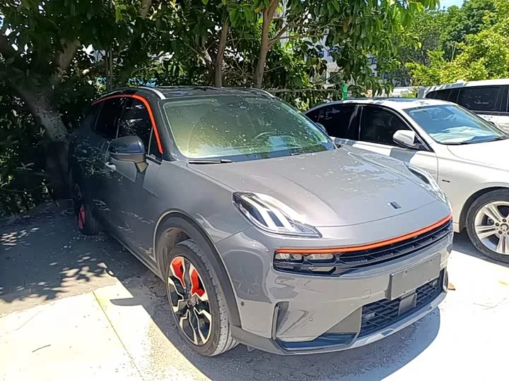 Lynk & Co 06