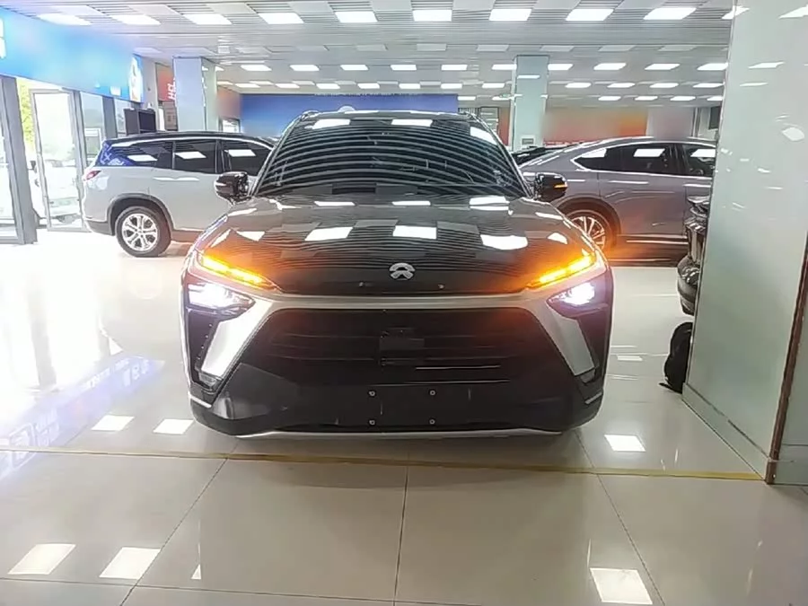 NIO ES8