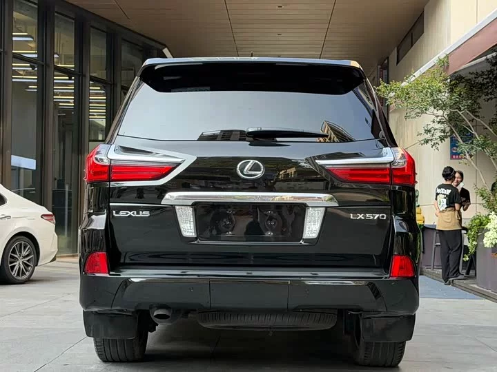 Lexus LX