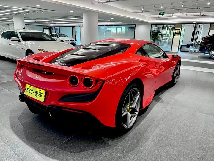 ferrari F8