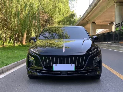 Hongqi E-QM5