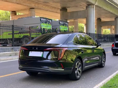 Hongqi E-QM5