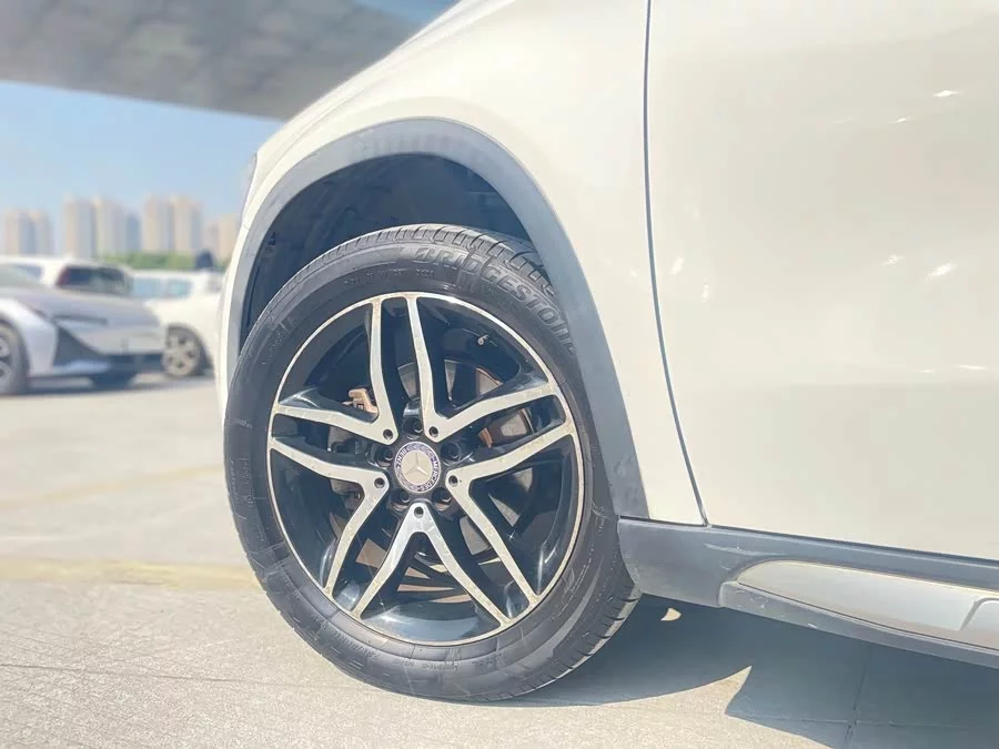 Mercedes Benz GLA
