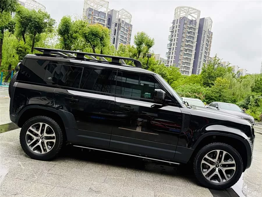 Land Rover guard