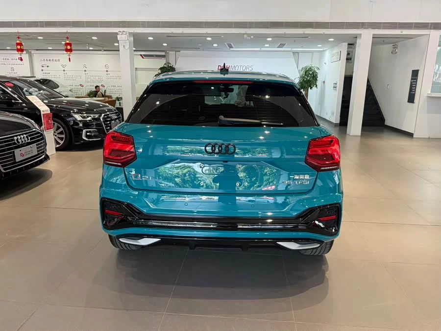 Audi Q2L