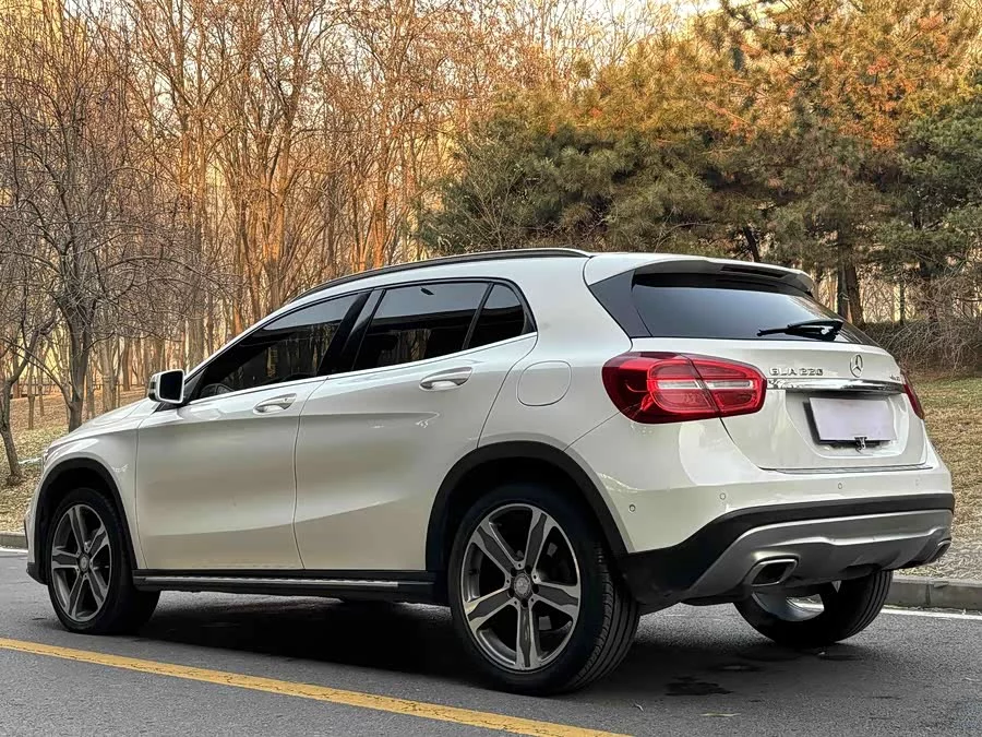 Mercedes Benz GLA