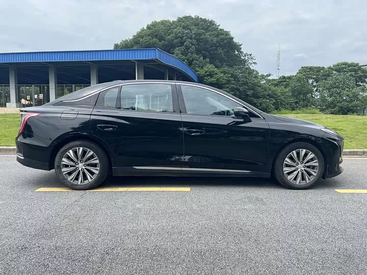 Hongqi E-QM5