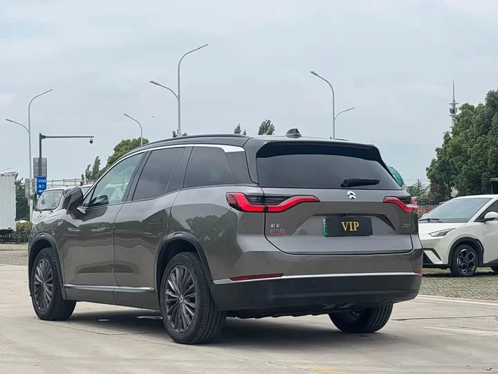NIO ES8