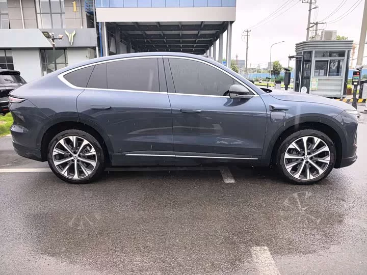 NIO EC7