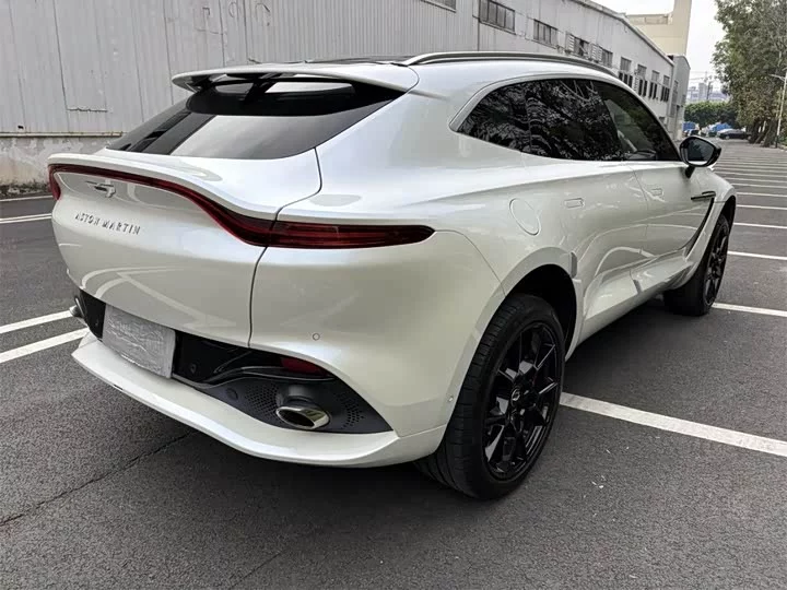 Aston Martin DBX