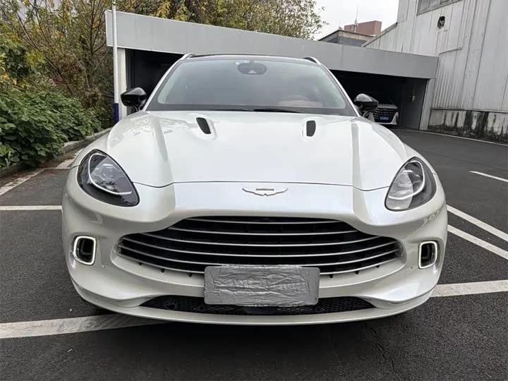 Aston Martin DBX