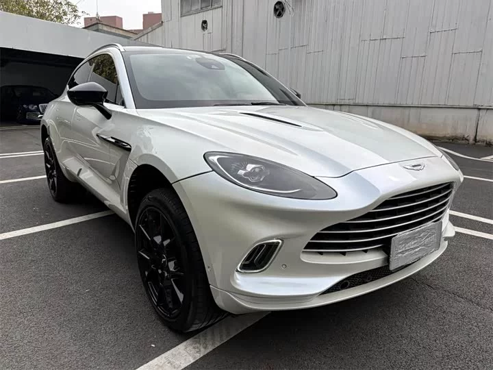 Aston Martin DBX