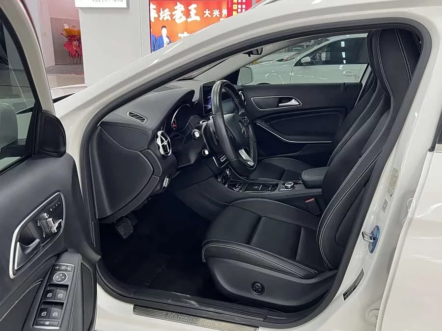 Mercedes Benz GLA