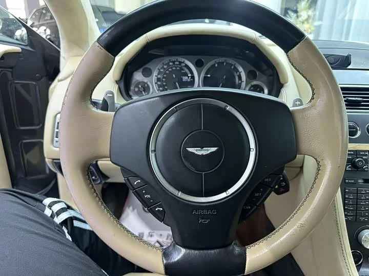 Aston Martin V8 Vantage