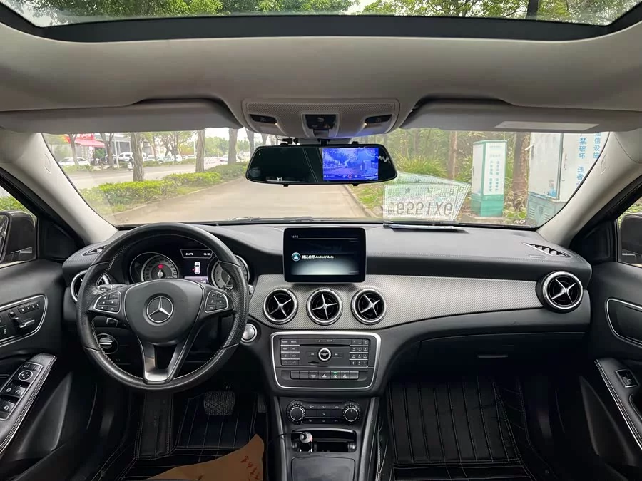 Mercedes Benz GLA