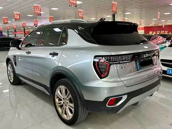 Lynk & Co 01
