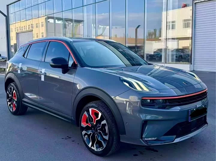 Lynk & Co 06