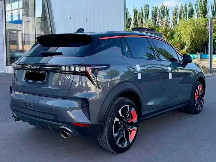 Lynk & Co 06