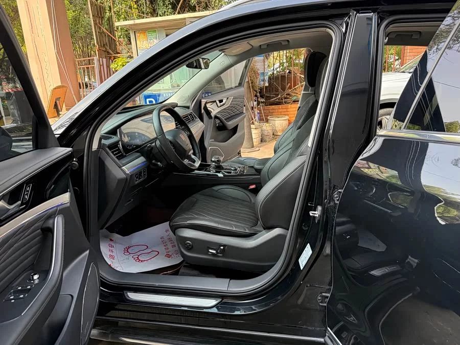 Hongqi HS5