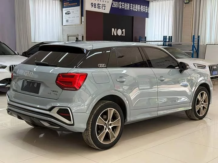 Audi Q2L