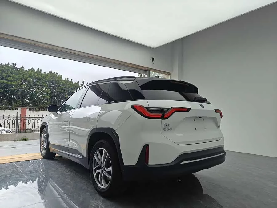 NIO ES6