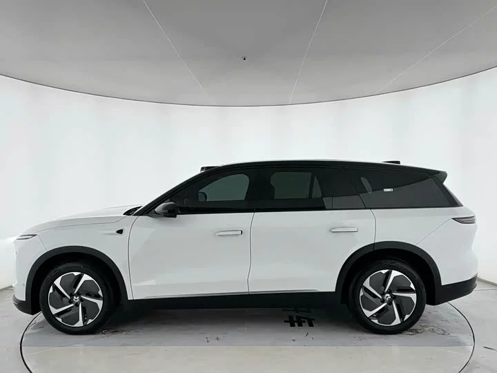NIO ES8