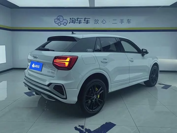Audi Q2L