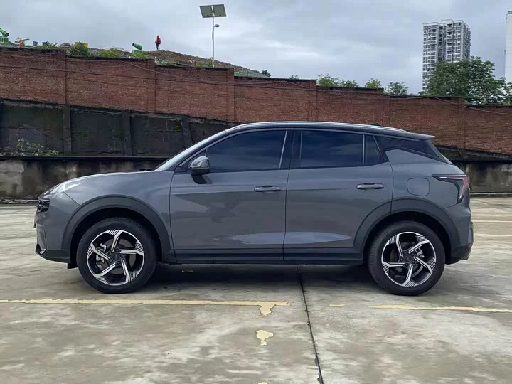 Lynk & Co 06
