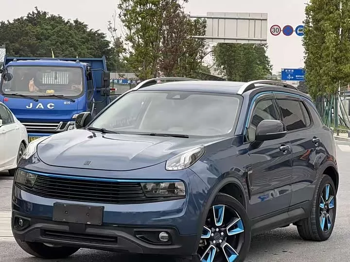 Lynk & Co 01