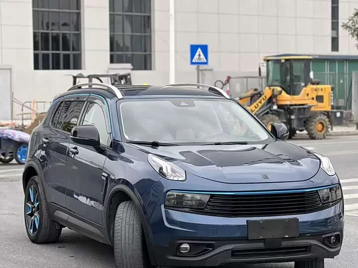 Lynk & Co 01