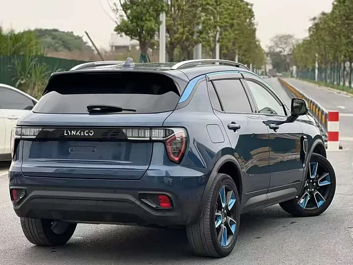 Lynk & Co 01
