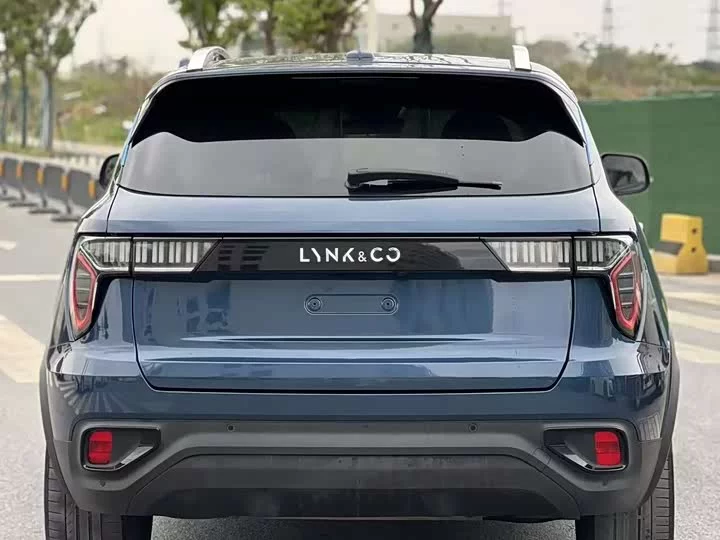 Lynk & Co 01