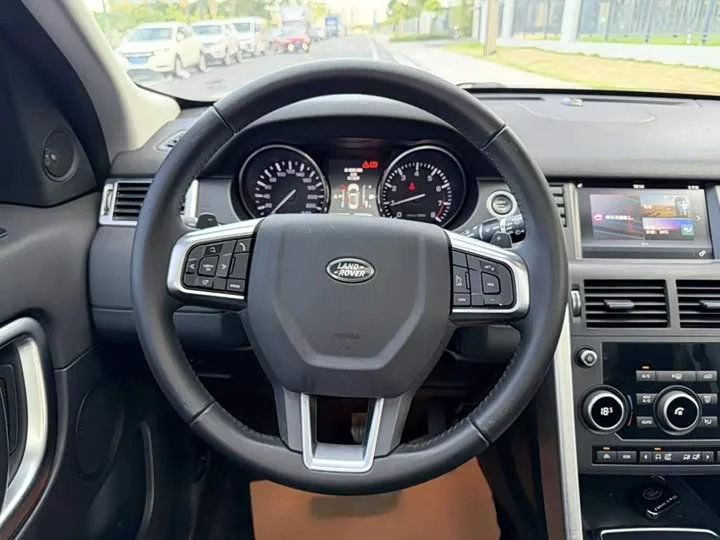 Land Rover Discover the magic
