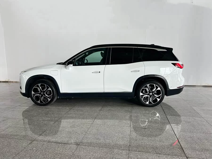 NIO ES8