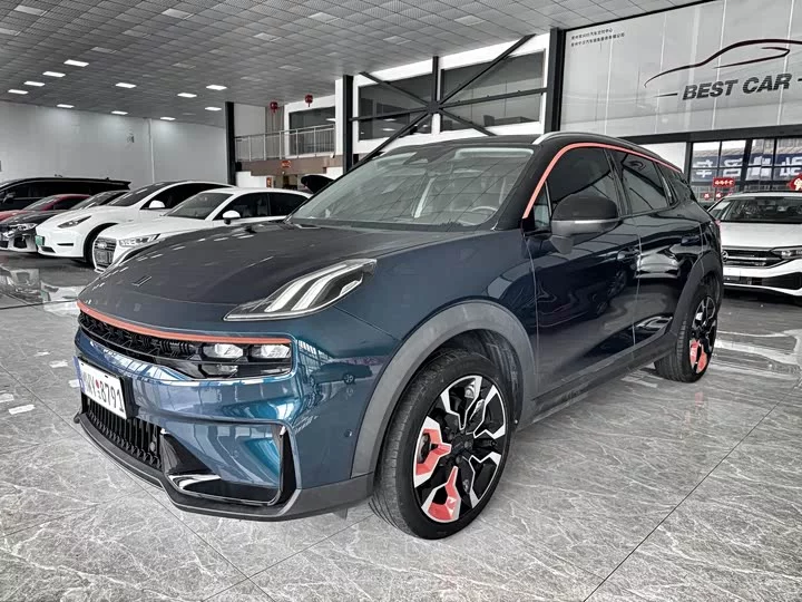 Lynk & Co 06