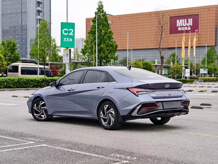 Hyundai Elantra